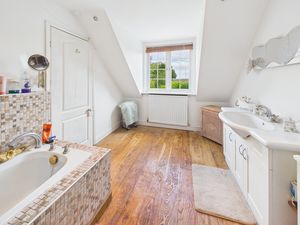 ENSUITE BATHROOM- click for photo gallery
